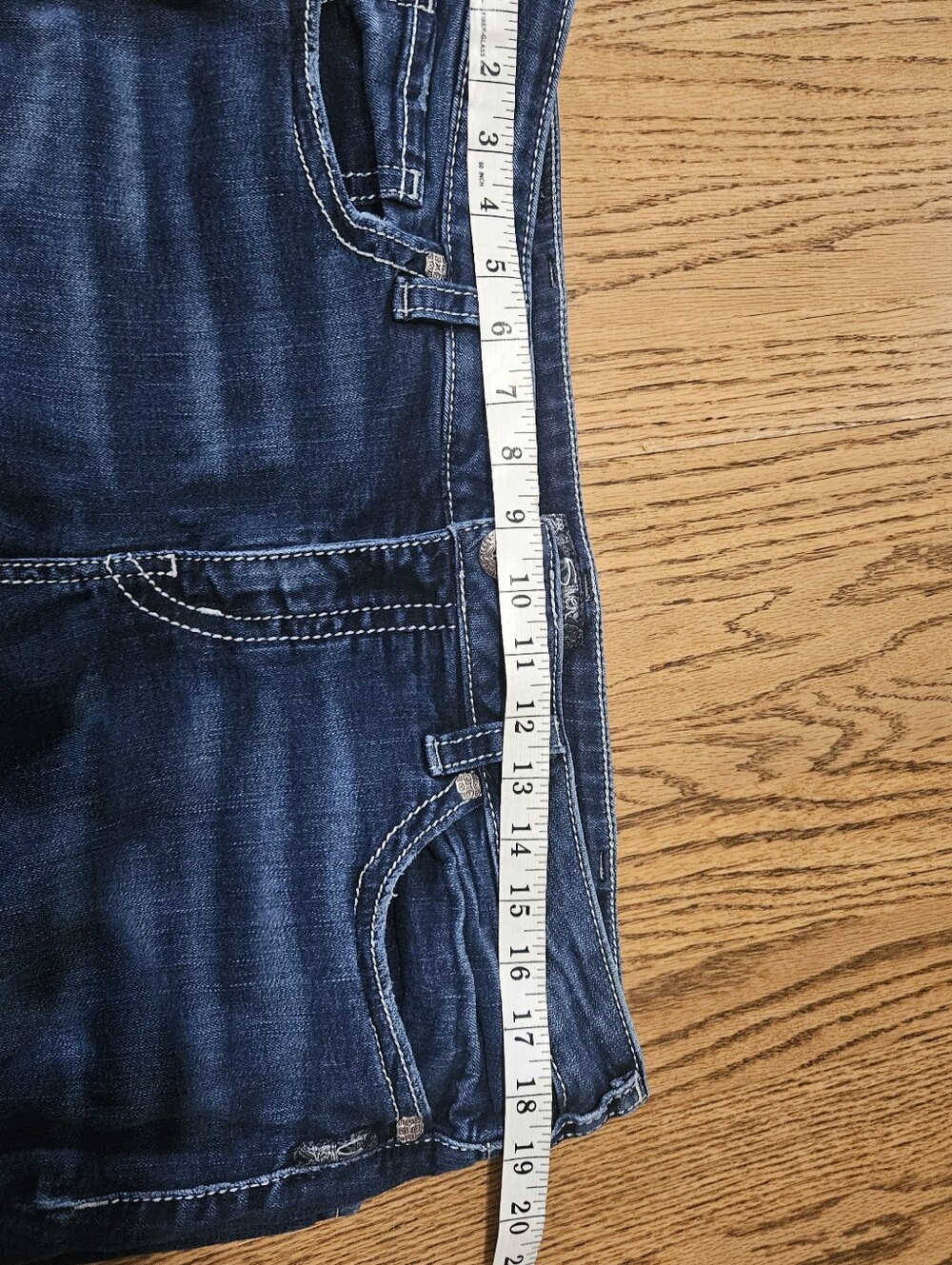 Silver Wimens Dark Blue Denim Jean Capris. - Picture 7 of 9